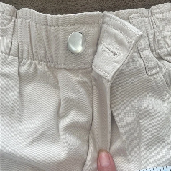H&M Women's Tan Cargo Shorts - Picture 5 of 10